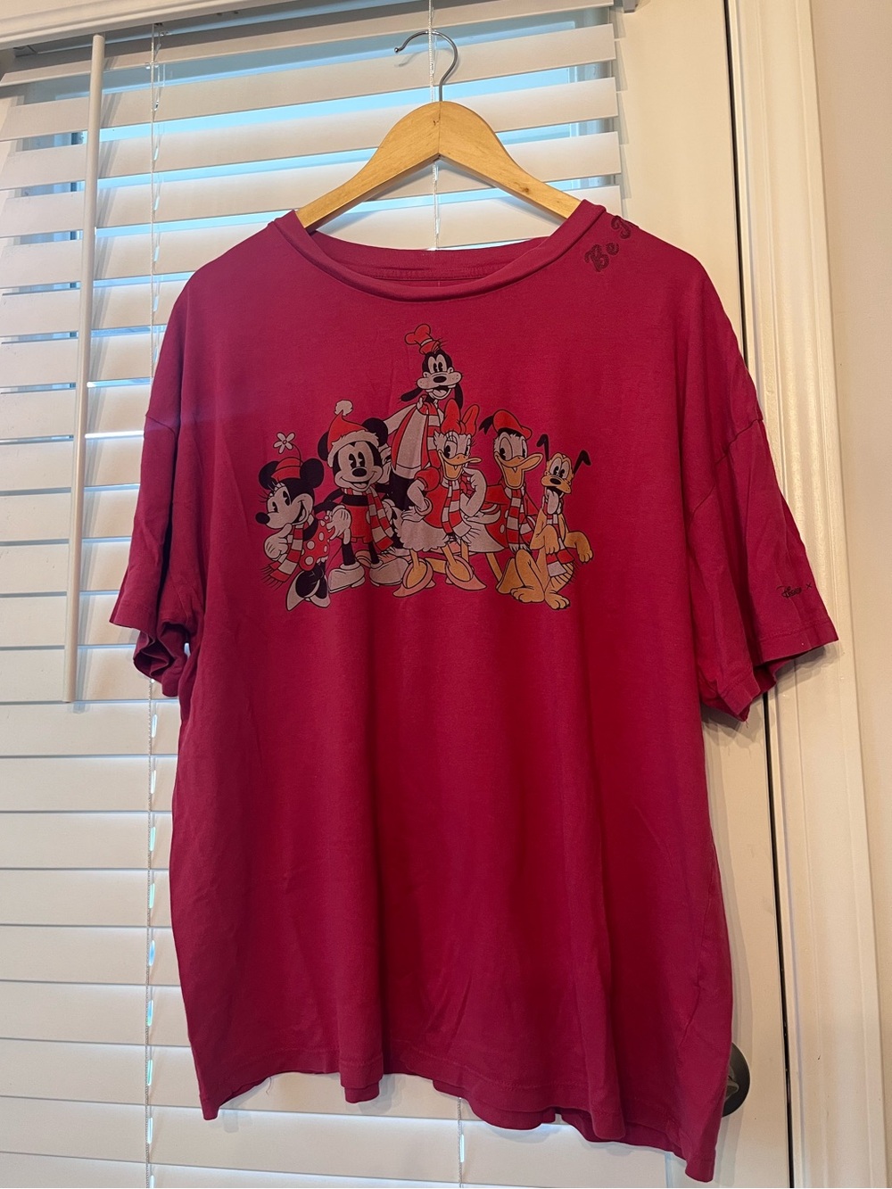 Disney x American Eagle Red Mickey Mouse Graphic Tee Size Large Christmas